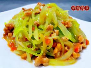 酱料均匀的拌好看起来非常想吃