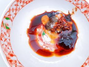 加入白糖和油辣椒搅拌均匀