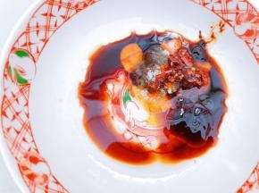 加入白糖和油辣椒搅拌均匀