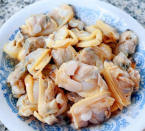 蚬子肉肉依次扒好和原汁原味的蚬子汤备用