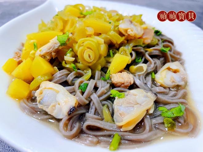 五花肉芸豆土豆蚬子荞麦面