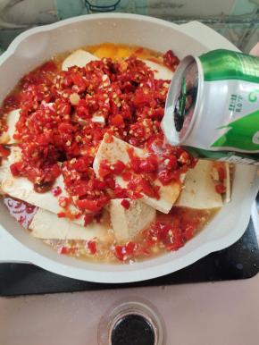 再倒入一罐啤酒！