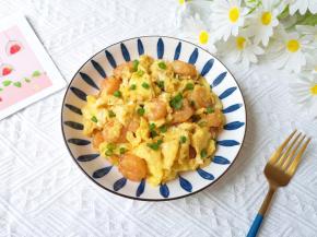 盛出撒上葱花。