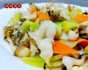 混搭着莴笋和胡萝卜一起吃即口感脆脆哒又是营养丰富