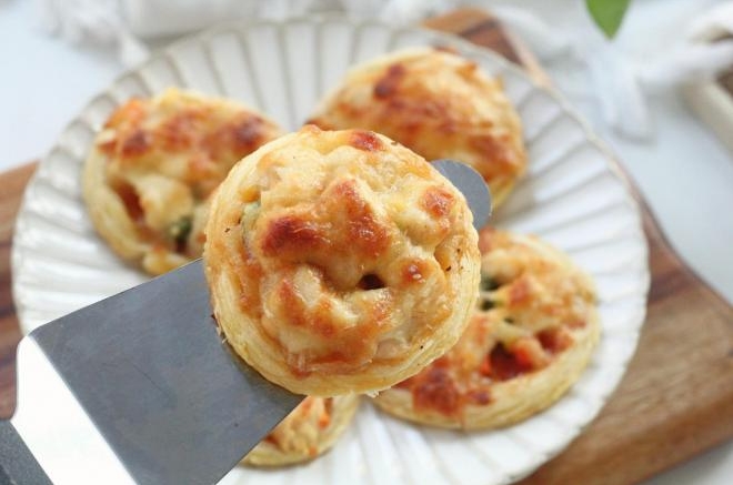 两口一个蛋挞小披萨，解锁蛋挞花样吃法，咸香酥脆