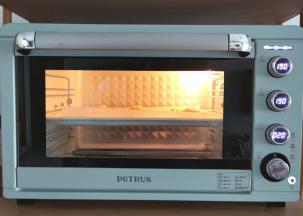 放入预热好的烤箱，190度烤20分钟。