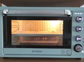 放入预热好的烤箱，190度烤20分钟。