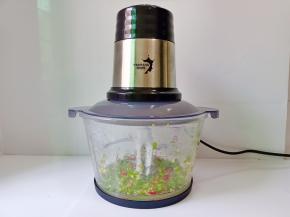 把辣椒搅成颗粒。