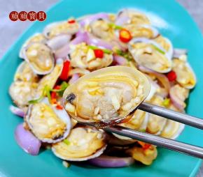 蚬子鲜美无比搭配圆葱独有的味道更加可口