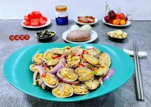 圆葱凉拌蚬子也是宴客必备的拿手下酒小菜噢