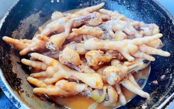 凤爪完全熟透入味而不软烂即可出锅享用
