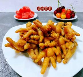 凤爪的营养价值非常丰富经常食用对身体有益也是宴客必备的拿手好菜噢