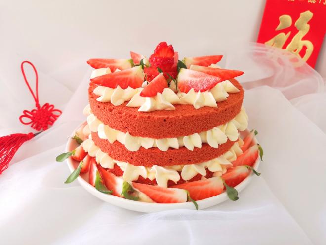 红丝绒草莓蛋糕