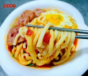 乌冬面入口劲道爽滑酸酸甜甜