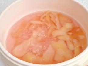 烧开煮出淡淡的粉色。