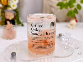 装饰一片绿叶。