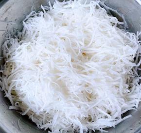 白萝卜擦成丝