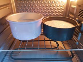 送入预热好的烤箱。 