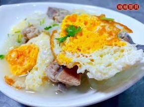 煎蛋混搭着白萝卜的清香一起煮别有一番滋味