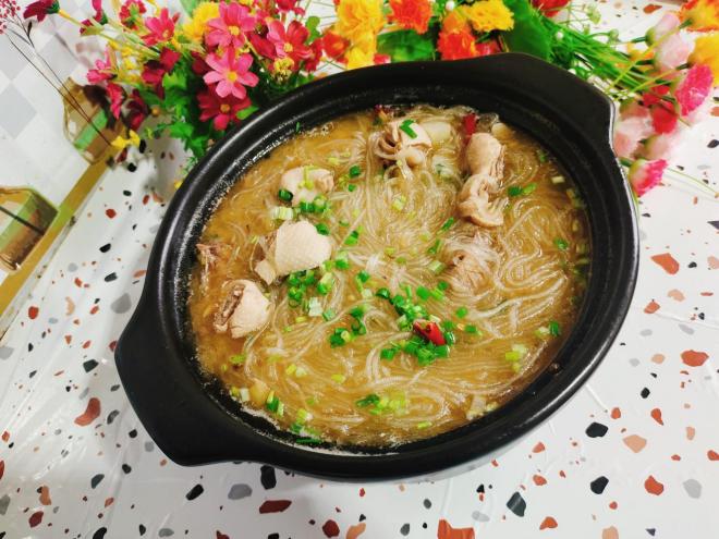 酸萝卜老鸭粉丝汤