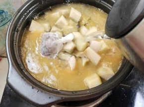 倒入适量的开水！