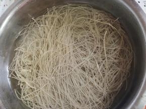 粉丝提前用温水泡软备用！