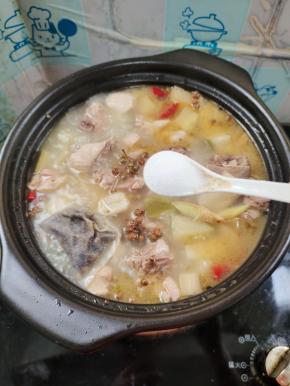 放入一勺盐调味！