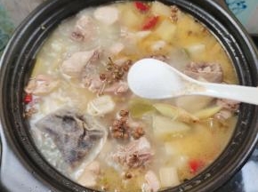 放入一勺盐调味！
