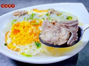 排骨入口唇齿留香回味无穷。