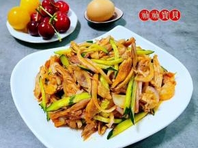  这道美味是经典的下酒菜，也是不错的下饭菜。
