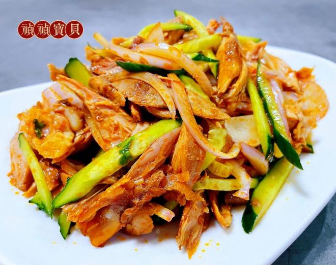 黄瓜圆葱凉拌鸡丝