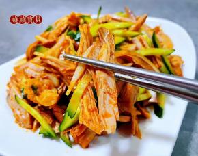 鸡丝的营养价值非常丰富，经常食用对身体有益。