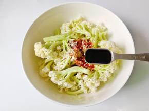 加生抽一勺，蚝油一勺。