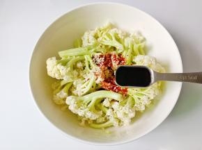 加生抽一勺，蚝油一勺。