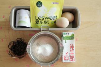 准备材料。预热烤箱上下180度。