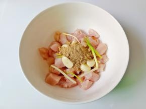 烤肉料加一勺。