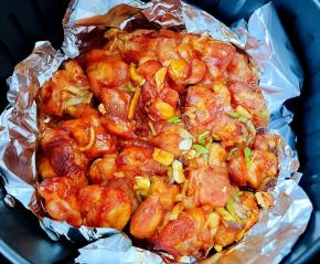 剩余调味料淋在上面、180度炸15分钟。