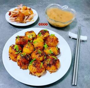 土豆的营养非常丰富，经济实惠方便快捷，适合各类人群食用。