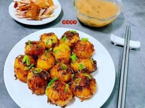 土豆的营养非常丰富，经济实惠方便快捷，适合各类人群食用。