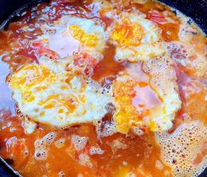 放入煎蛋煮至开锅。