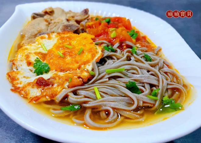 排骨番茄煎蛋荞麦面