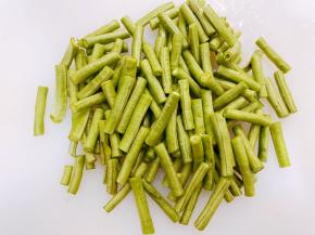 豆角切小段