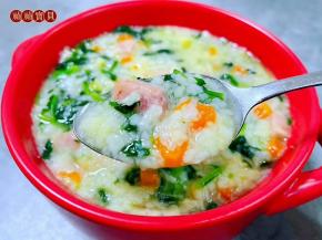 疙瘩汤入口爽滑细腻，混搭小白菜苗的鲜美和午餐肉的香浓，让人回味无穷唇齿留香。