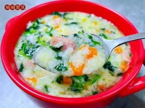 疙瘩汤入口爽滑细腻，混搭小白菜苗的鲜美和午餐肉的香浓，让人回味无穷唇齿留香。