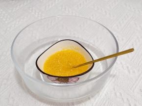 加入蜂蜜椰蓉搅拌均匀。