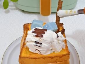 装饰冰淇淋，随意装饰。