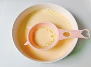 这个液体要过筛一下，烤好会更加丝滑。