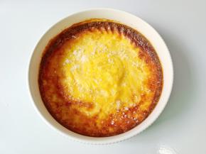 最后五分钟拿出来，表面撒一层绵白糖继续烤。