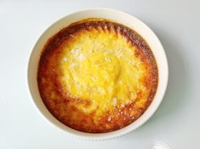 最后五分钟拿出来，表面撒一层绵白糖继续烤。