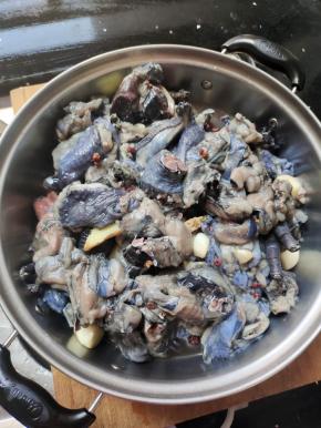 抓拌均匀腌制半个小时！